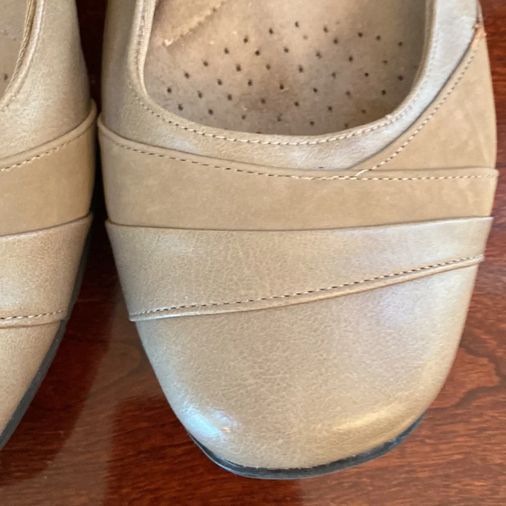Life Stride Soft System Tan 9.5M Comfort Chic Suede Leather Minimalist Flats